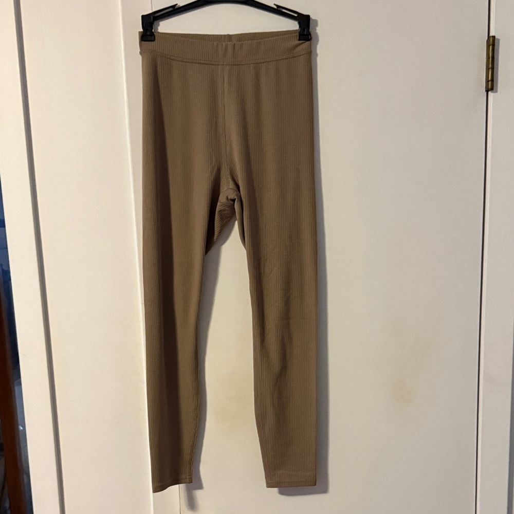 ALO Yoga Tan Leggings